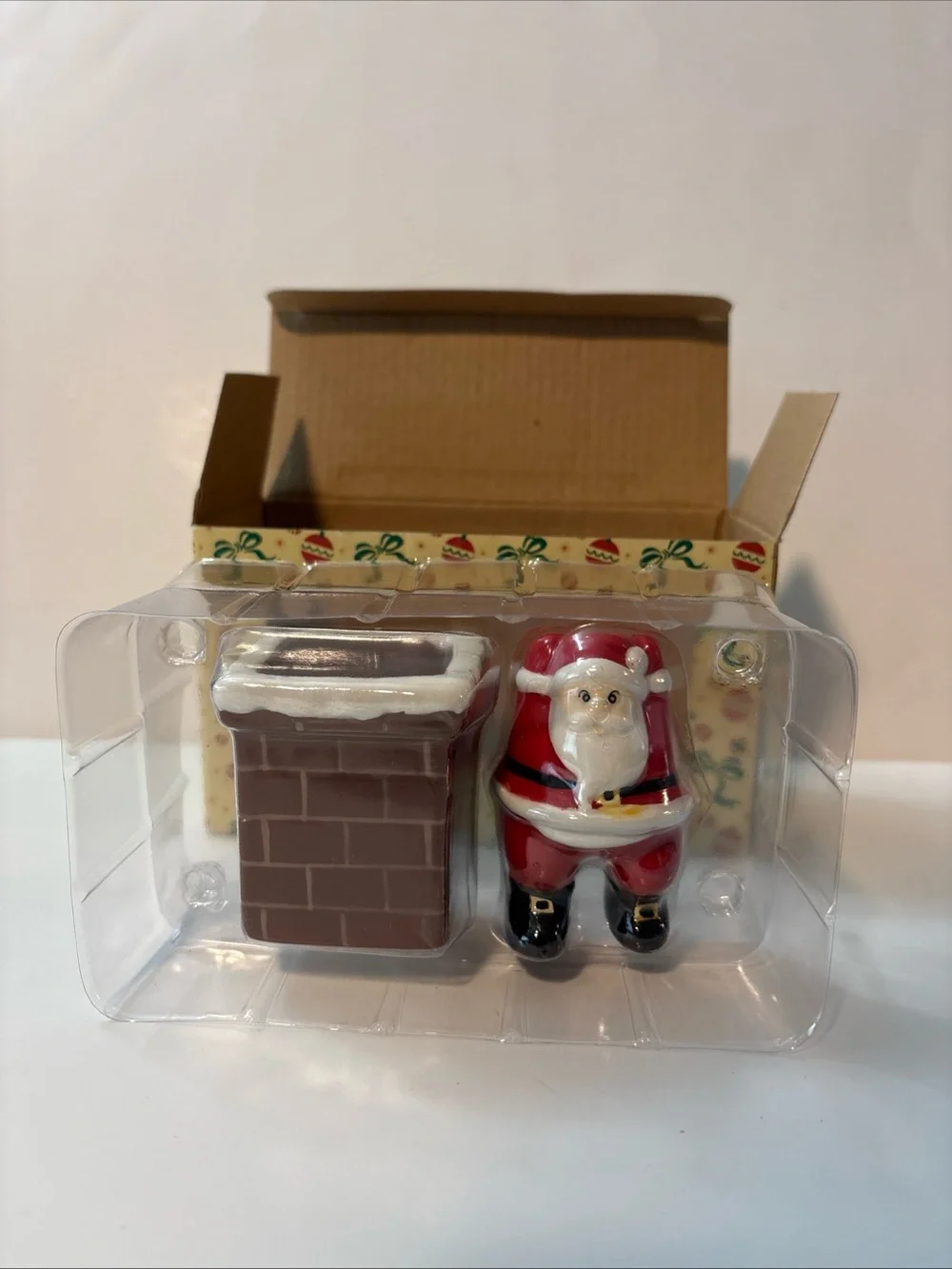 Tinsel Town Santa In Chimney Ceramic Salt and Pepper Set 180 Degrees Unused